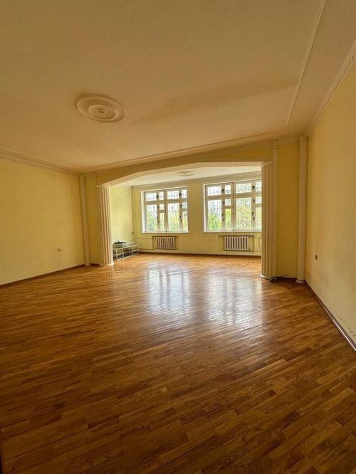4-xonali kvartira, 165 m²