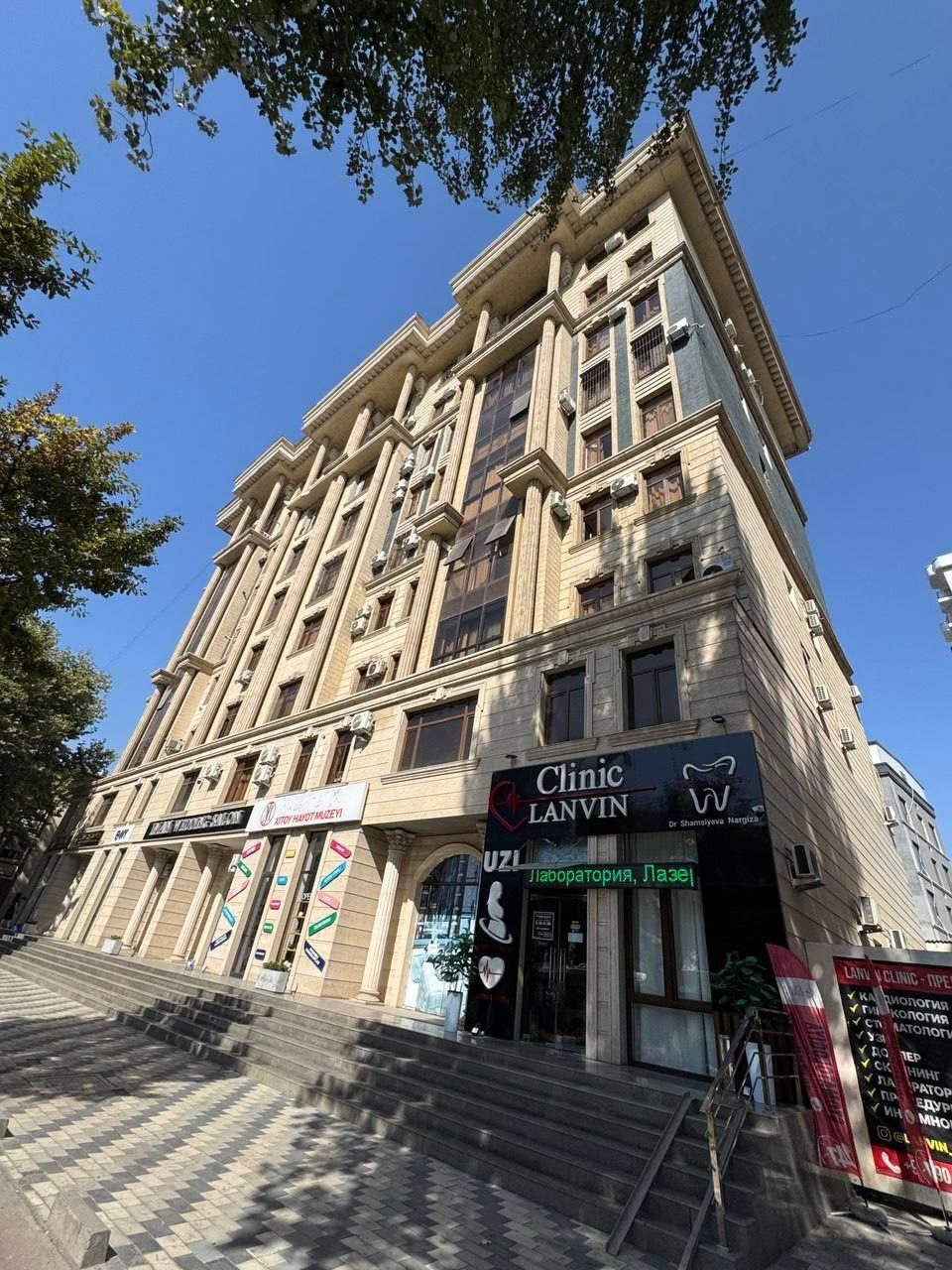 URGENT! New building, 3 rooms, 5th floor, 9 floors total, «Diplomat» residential complex, Nukusskaya Street, Russian Embassy