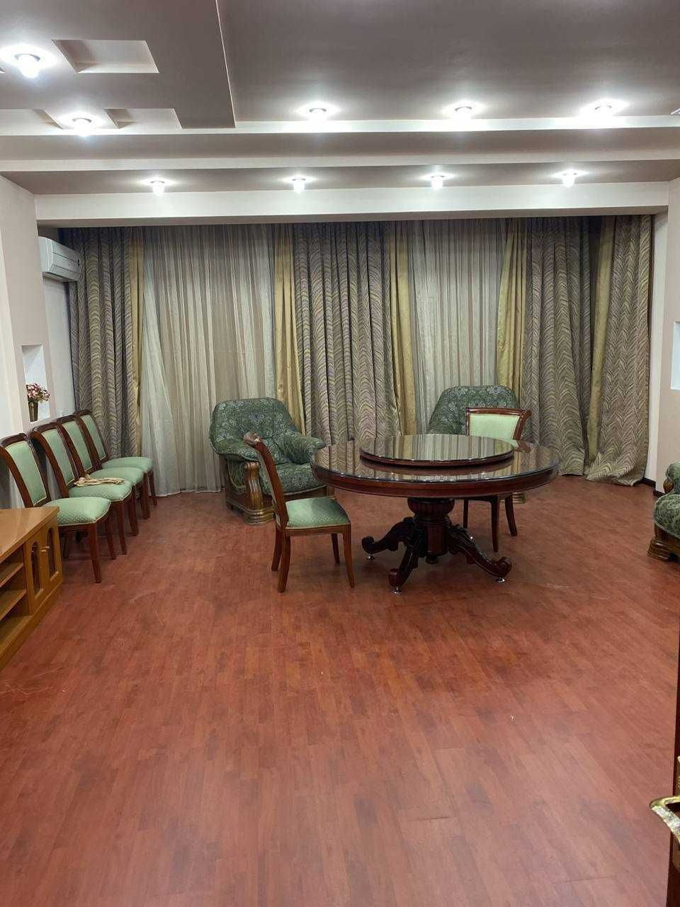 4-room apartment, 165 m², for sale