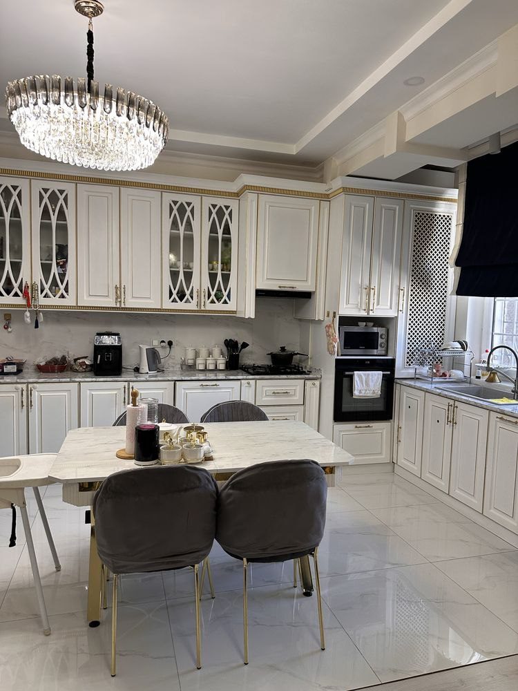 4-room apartment, 130 m², for sale