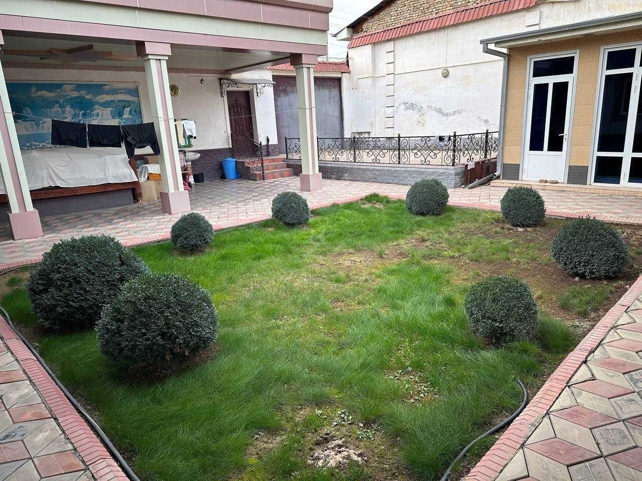 House for sale!! corner plot, landmark MAGNET store