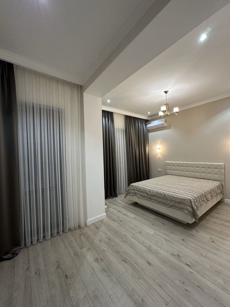 6-xonali uy, 250 m², sotuvga