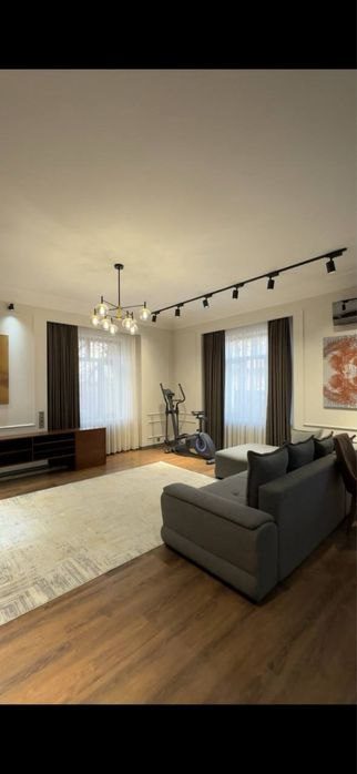 4-комнатная квартира, 130 м², Ташкент, Чиланзарский район, в аренду