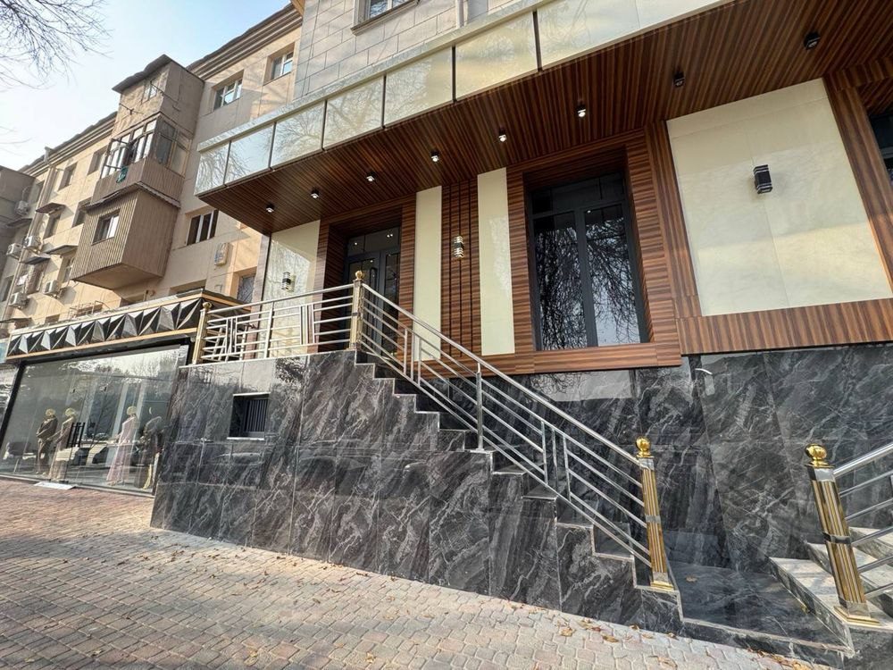 Urgent Sale: Commercial space 100m2 on Shota Rustaveli St.