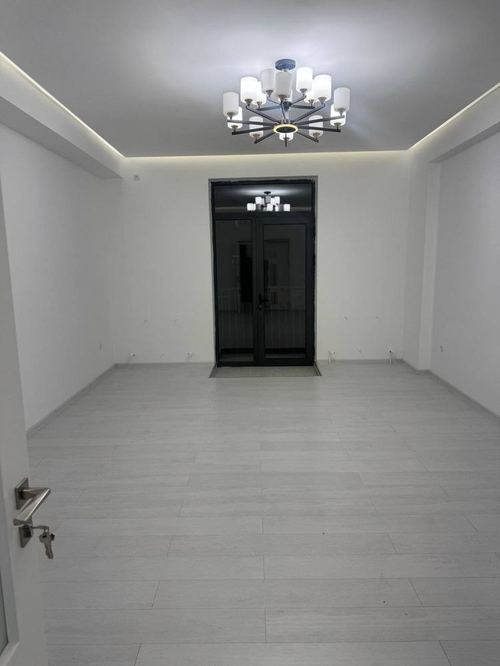 3-room apartment for rent near Olmos metro. Appliances available.