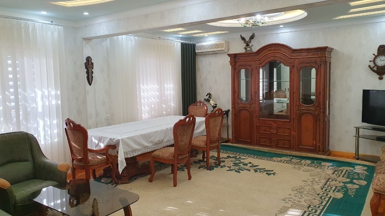 5-xonali kvartira, 120 m², Toshkent, Mirzo Ulug‘bek tumani, ijaraga