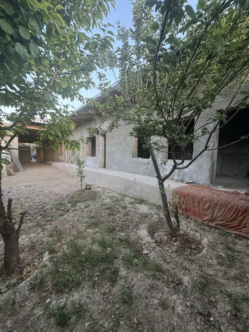 10 km from the new Toshmi post, 5 sotix, 4 rooms, separate bathroom