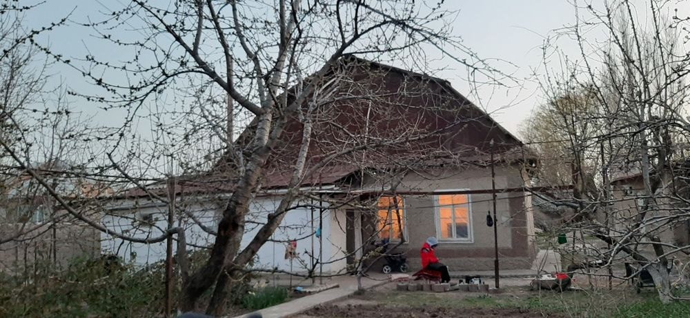 3-room dacha, 4 m², Tashkent, Chilanzar District, for sale