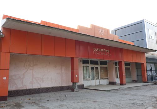 Plot with two buildings for sale