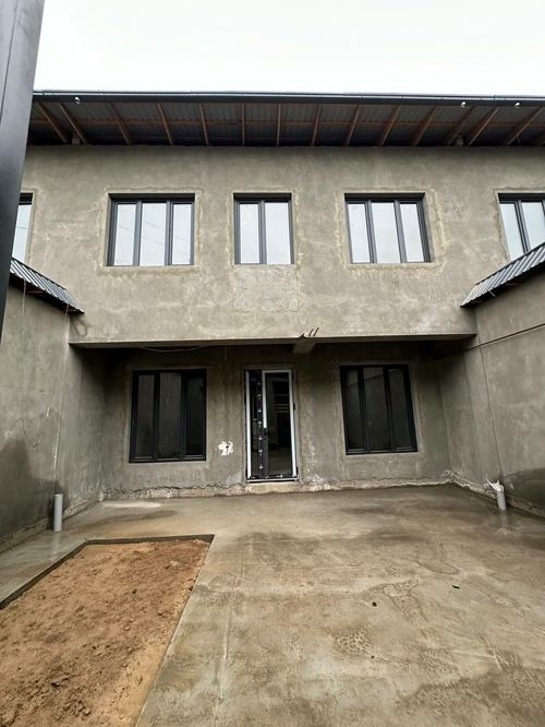 New 16-year-old house, 1.7 sotok, 6 rooms, shell, concrete road, 200 m