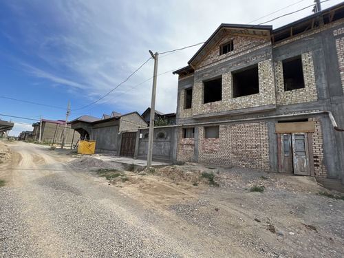 Courtyard house for sale in Mehnat