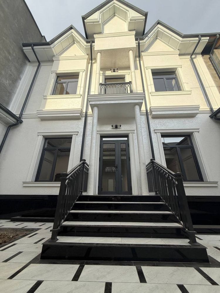 6-комнатный коттедж, 2000 м², Ташкент, Сергелийский район, на продажу