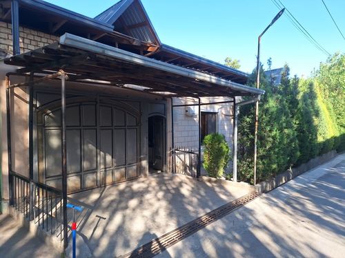 House for sale, quiet place, in Hasanboy