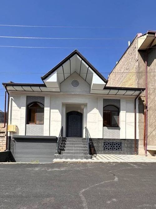 Urgent! New 16-year-old house, 2.5 sotok, 4 rooms, 1 hall, habitable basement