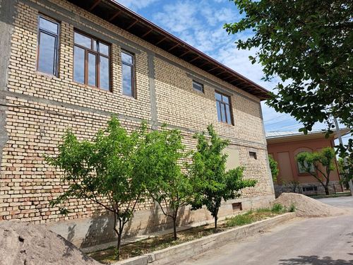 Courtyard for sale on Okhunboboyeva 175.000