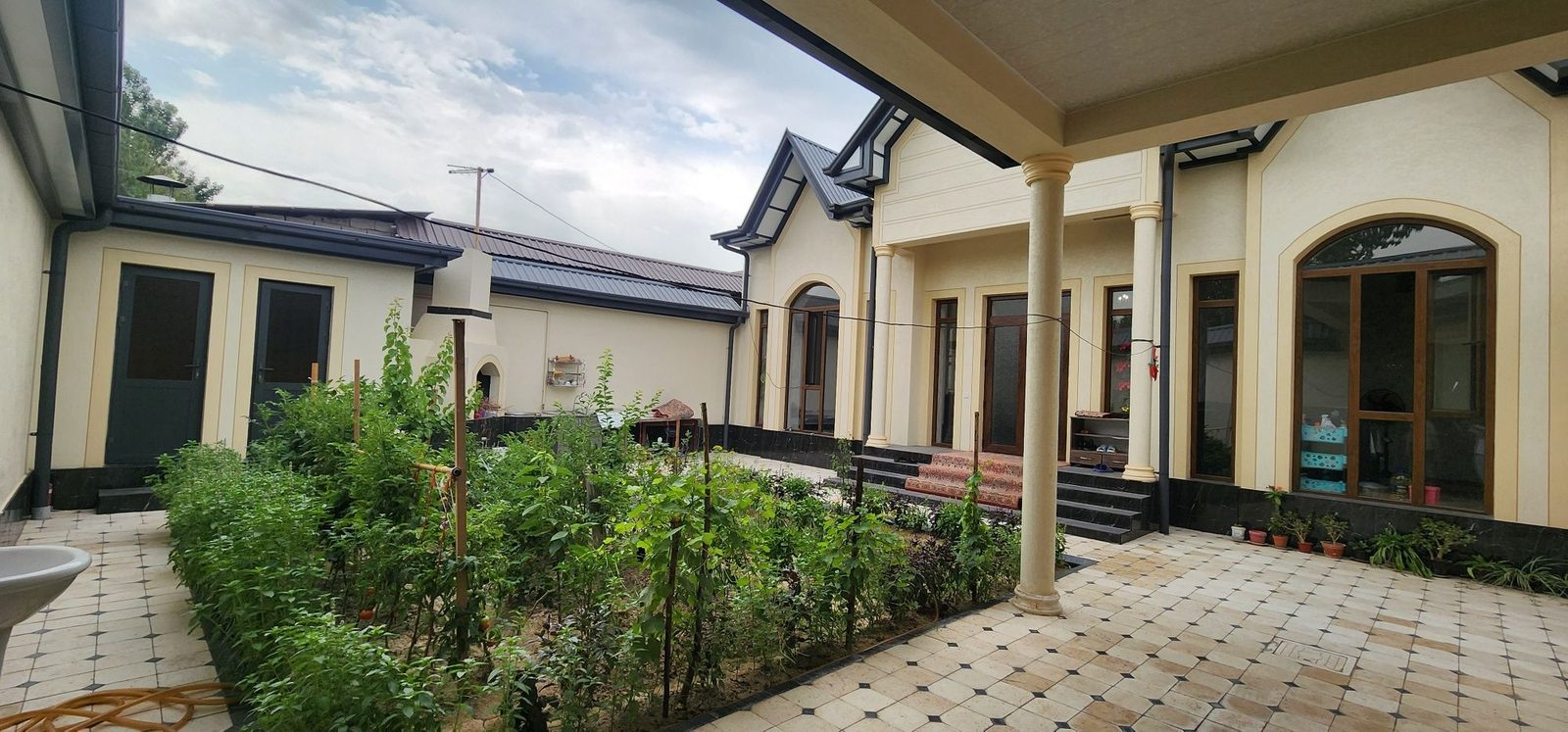 4-комнатный дом, 200 м², Ташкент, Юнусабадский район, на продажу