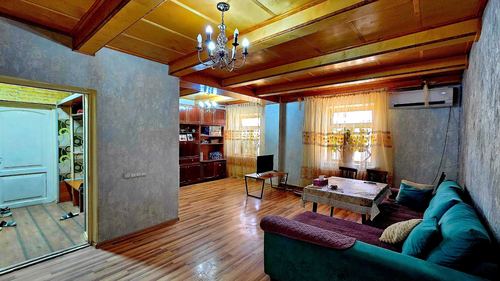 House with a 4 sotok plot in Yashnabad district