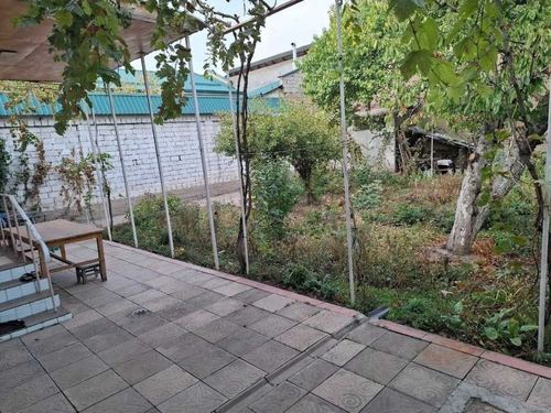 For sale: 4 sotok plot, 6 rooms. Yangiabad