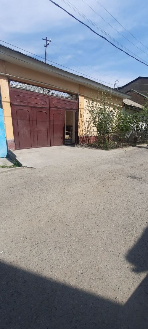 Plot for sale. Quiet neighborhood, great location. The house is our own. We are not agents
