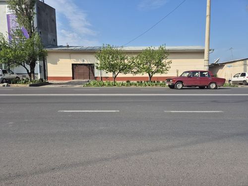 House for sale, on the street front, great for business