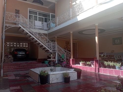 Courtyard house in Chorsu, between Sagbon and Farobiy, near Eski shahar market