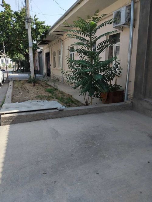 Дом продается, двор