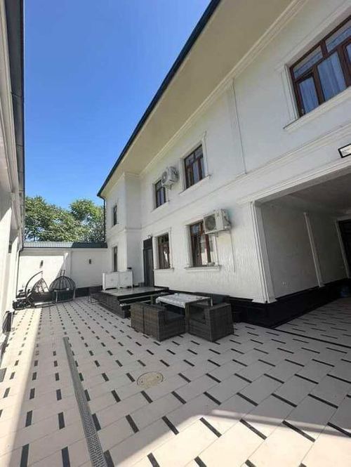 8 rooms, 3.2 sotok, Euro house for sale. Karnok street.
