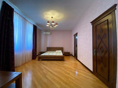 Euro house on Kadyisheva, urgent sale!
