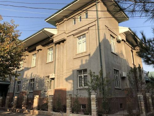 For sale, Akhunbabayev, 7.5 sotok, corner, 9 rooms, full basement