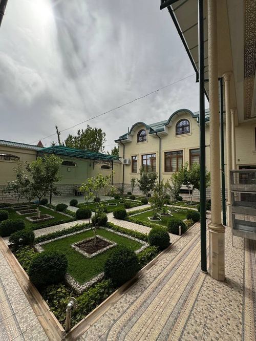 New 16-year-old house, Bunyodkor, 7 sotok, 9 rooms, Euro-renovation, 2nd floor, 4 bathrooms