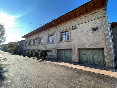 Urgent sale. Own house, plot of land in Almazar district. Moyarik 3rd passage.