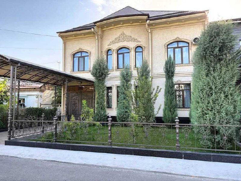 8-xonali uy, 325 m², Toshkent, Mirzo Ulug‘bek tumani, sotuvga