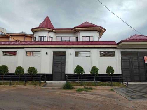 Three-level house for sale in Yashnabad district (Guzal).