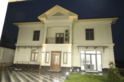 House 6 sotok, Parvoz mahalla