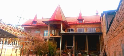 12.95 sot. Almazar district, 5 residential rooms + three-story unfinished new building
