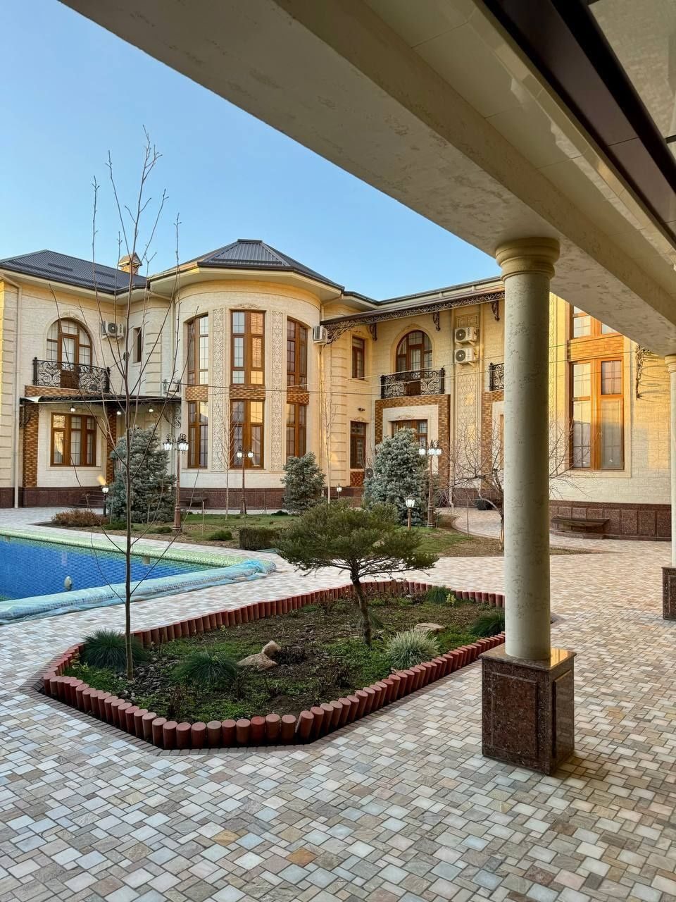 12-комнатный дом, 1400 м², Ташкент, Юнусабадский район, на продажу
