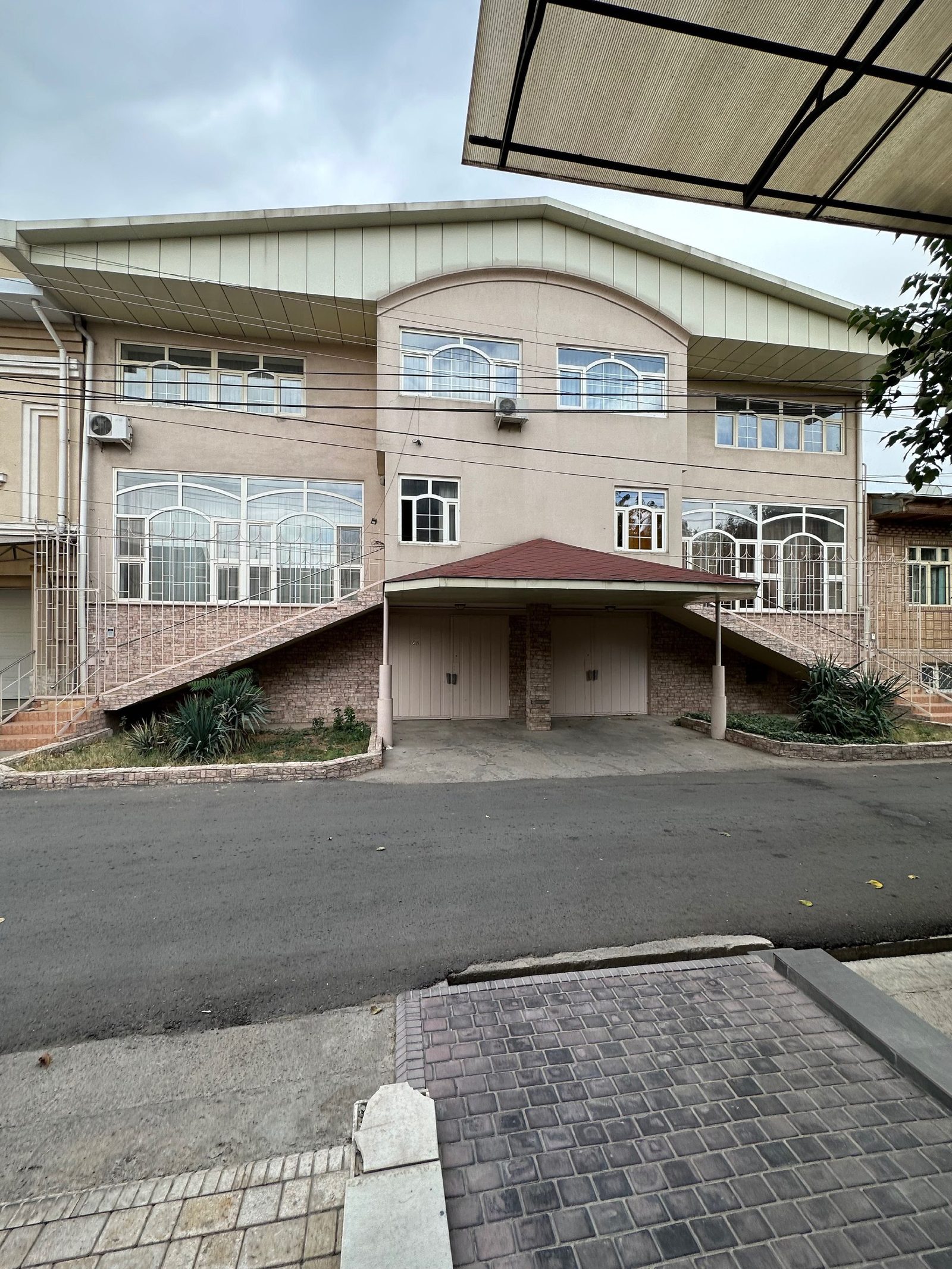 8-xonali uy, 900 m², Toshkent, Yakkasaroy tumani, sotuvga