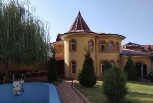 Dacha in Khodjikent, near Arbat cafe, 8 sotok