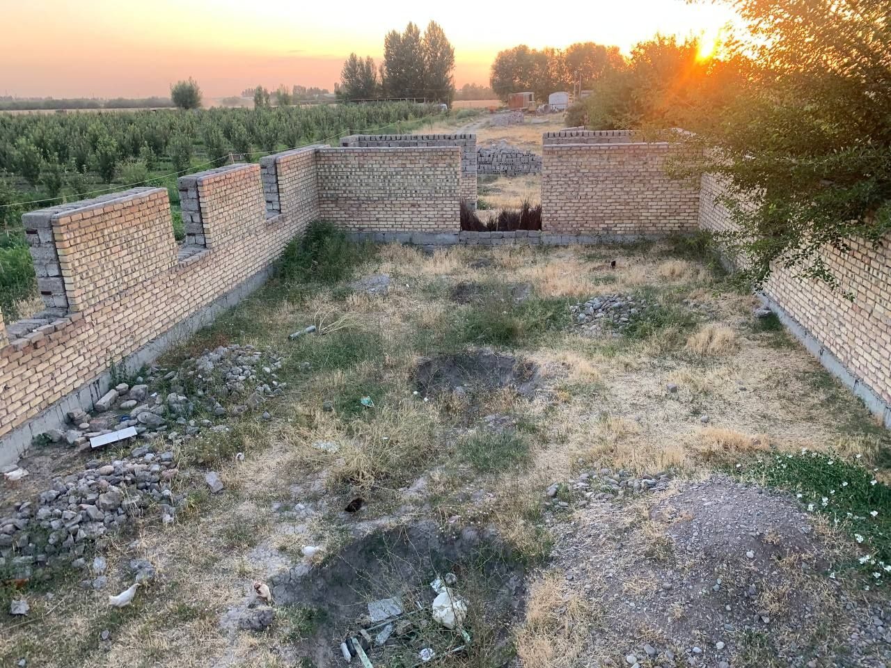 25 sotok land with a building for rent