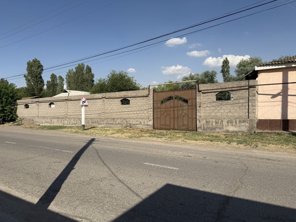 Срочно продается участок, пустая земля, очень хорошая локация.