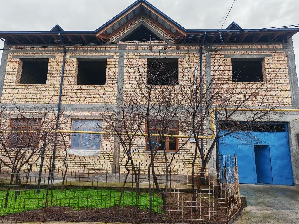 Sotiladi. Hovli sotiladi