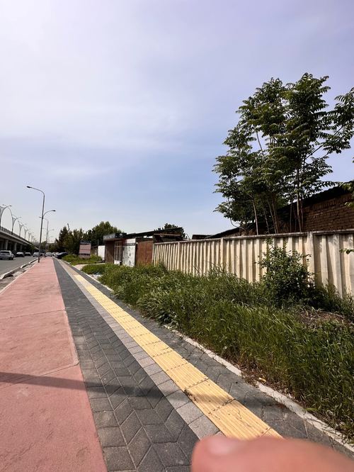 Продается земля в Алмазарском районе вдоль дороги