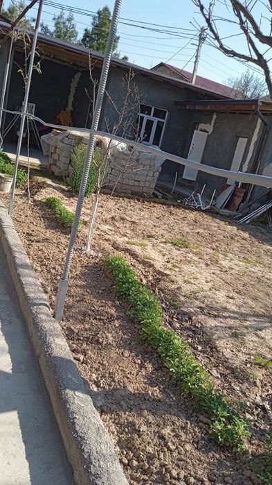 Uylar sotiladi, yeri bilan