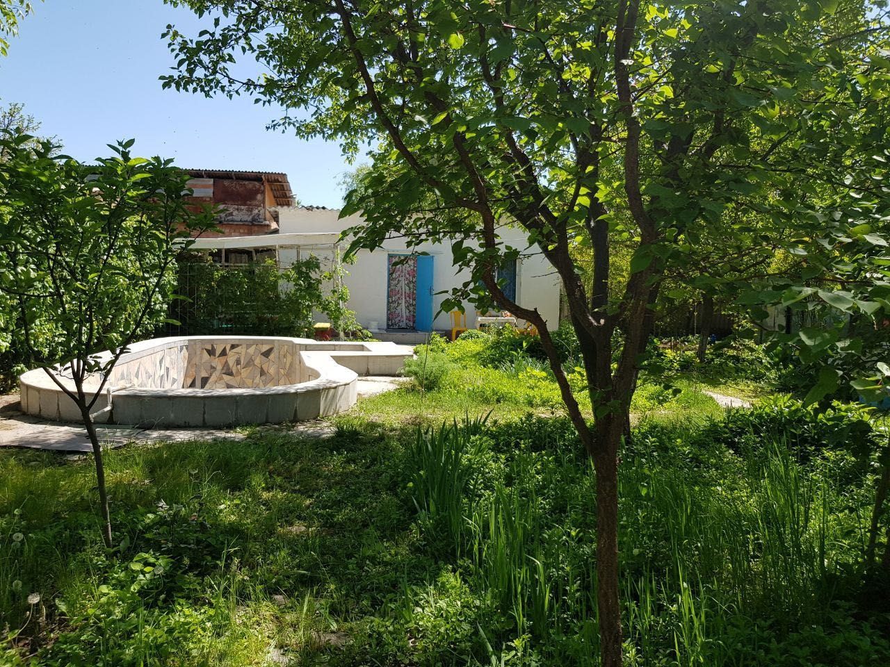 Shoshilinch sotuv. "Yangi O'zbekiston" bog'i yaqinida dala hovli (o'ziga tegishli, egasidan)