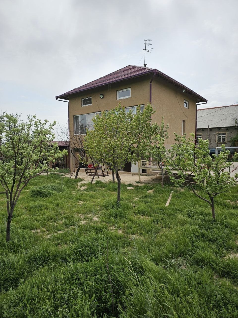 Dacha uchastkasi sotiladi