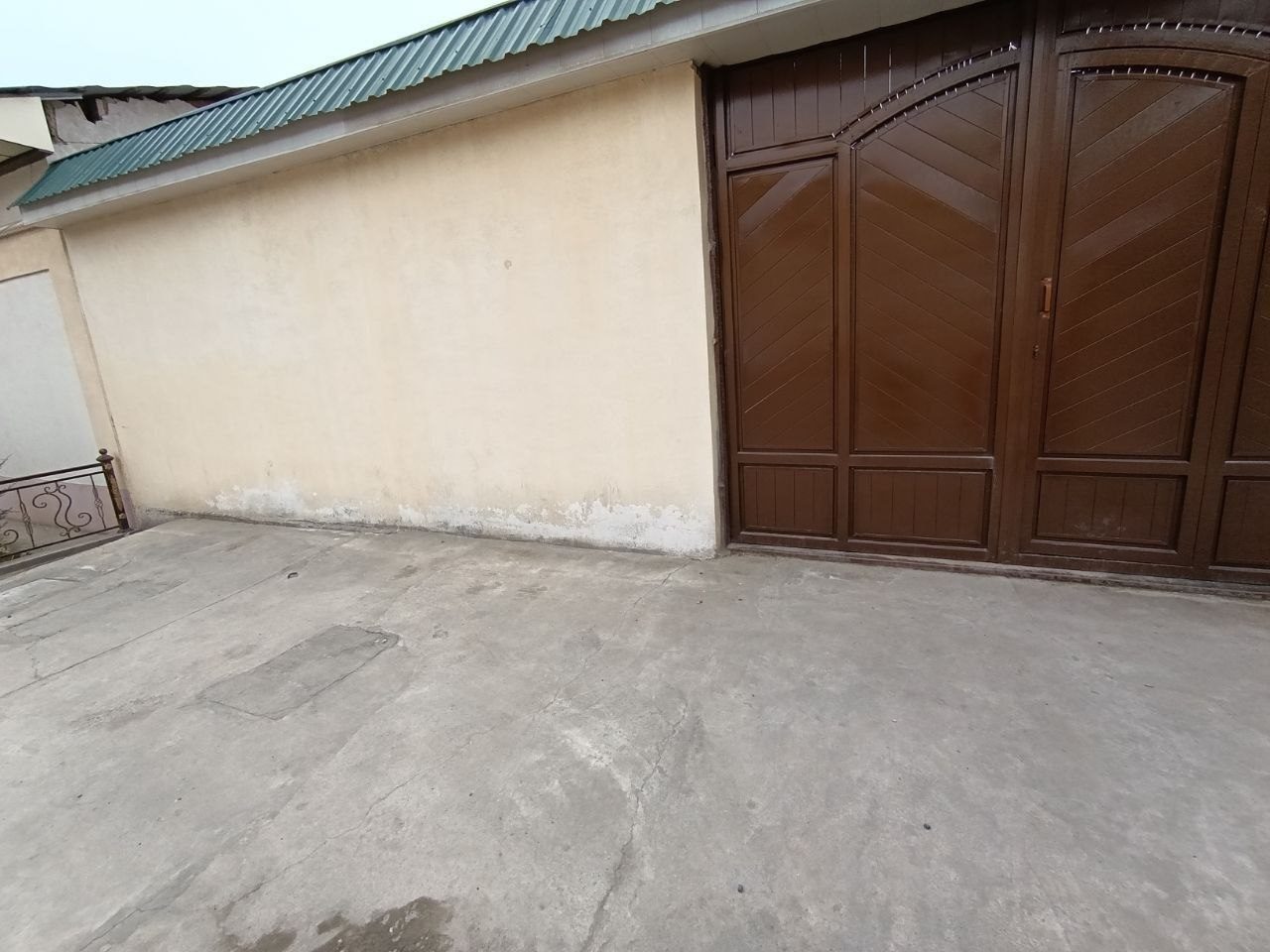 House for sale on land plot, between Choshtepa and Uzgarish metro stations
