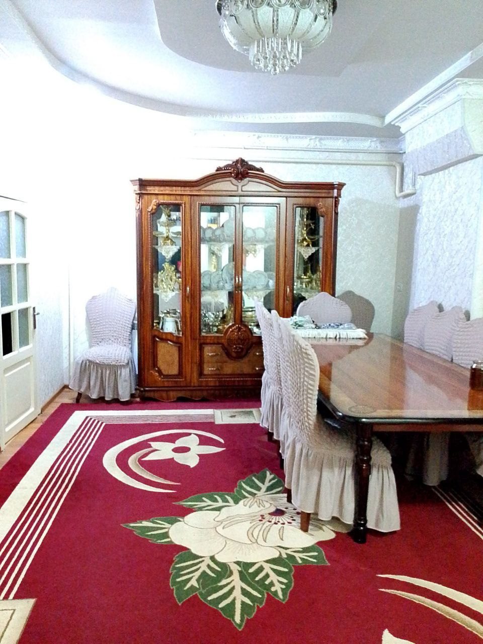 Nurafshon, Diydor choyxonasi yonida, 1.5 sotux, 4 xona, garaji bor, srochniy