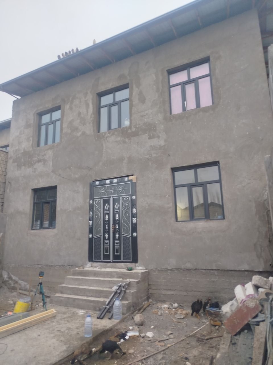 Hoji ota mahallasida 2 sotix, 7 xonali uy sotiladi