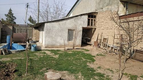 Yer sotiladi 2 sotix (10x22) (hovlining 1/3 qismi), 10 m fasad