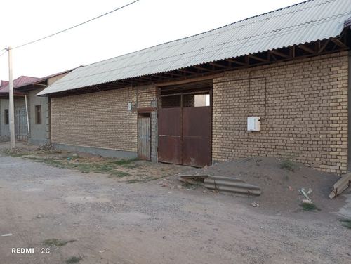 Uchastka sotiladi